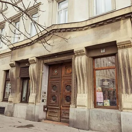 Newly Refurbished At Superb Location Apartment Budapest