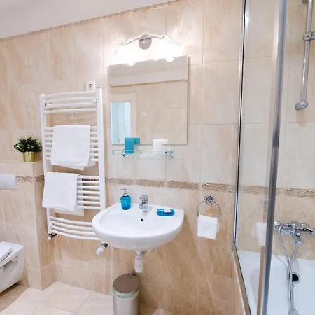 Central Bright And Spacious With 3 Budapest