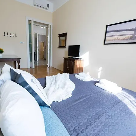 Apartment Central Bright And Spacious With 3