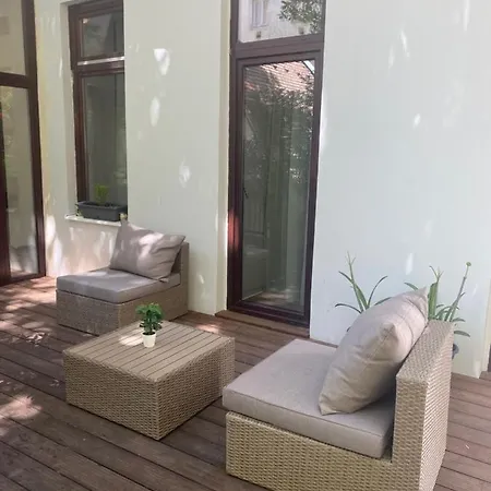 Varalja Aparthotel *