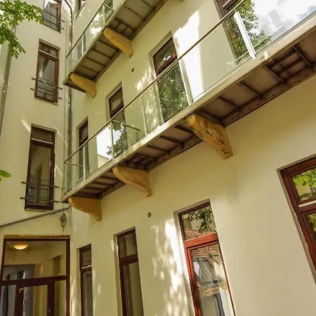 Varalja Aparthotel *