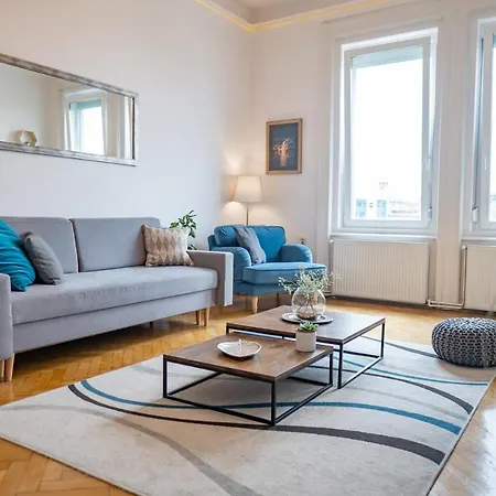 Chic Flat With River View Budapest