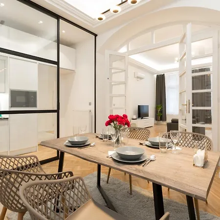 Space And Style In The Heart Of W 2br&2bt דירה בודפשט