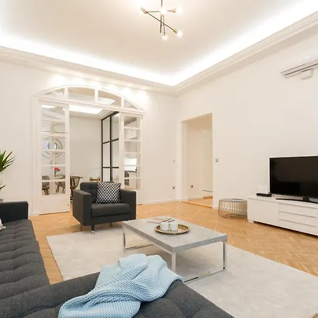 Space And Style In The Heart Of W 2br&2bt דירה בודפשט