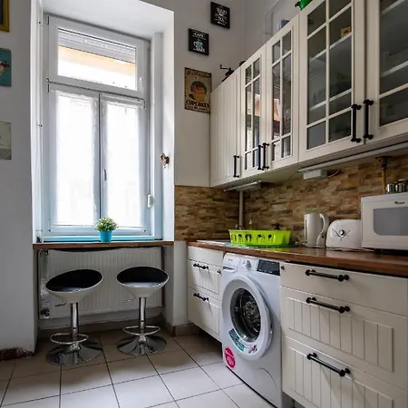 Apartment Center- Historic Jewish Quarter