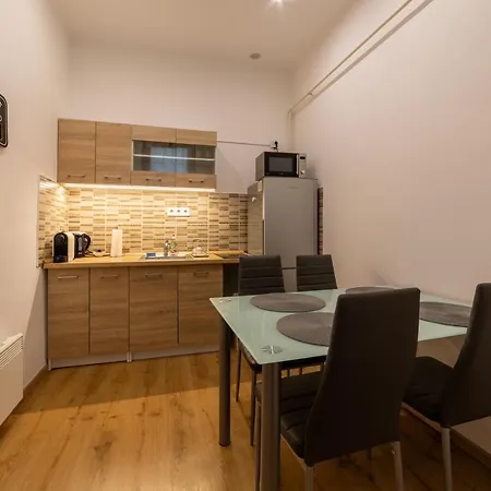Lovely 1 Bedroom Flat With Location Apartment *