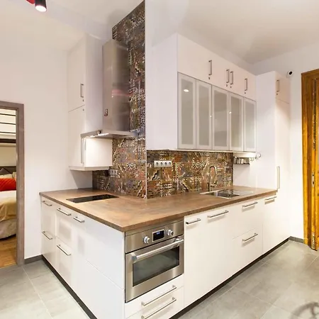 Premium By Hi5 - Style At The Comedy Theater Apartment Budapest