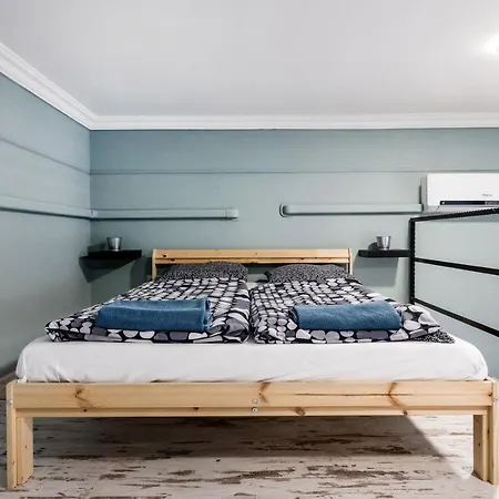 Hungarian Rebelian With Ac Apartmán Budapešť