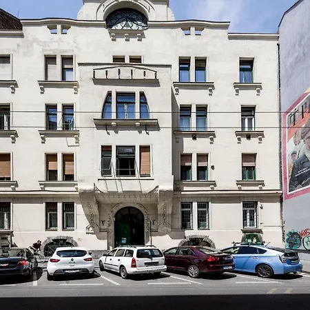 Hungarian Rebelian With Ac Apartmán