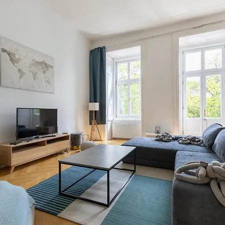 Super 2br-2bt With Balcony&view&sauna&jacuzzi Apartment Budapest