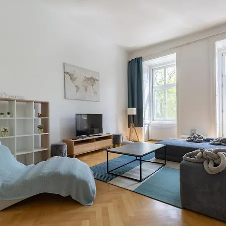 Super 2br-2bt With Balcony&view&sauna&jacuzzi Apartment Budapest