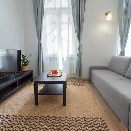 Isabella With Ac Apartment