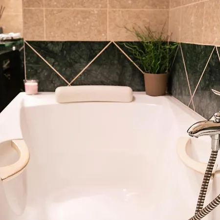 Apartment Free Parking! Soho 101, 4 Ppl, Ac, Superfast Wifi, Tv