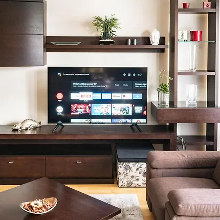 Free Parking! Soho 101, 4 Ppl, Ac, Superfast Wifi, Tv Apartment