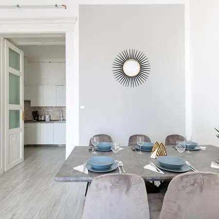 Designer On The Broadway W 2br, Ac And Panorama Balcony * Budapest