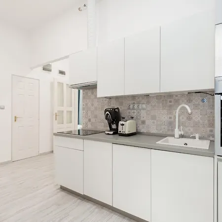 Designer On The Broadway W 2br, Ac And Panorama Balcony * Budapest