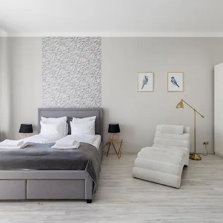 Designer On The Broadway W 2br, Ac And Panorama Balcony
