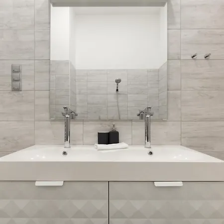 Apartment Designer On The Broadway W 2br, Ac And Panorama Balcony Budapest