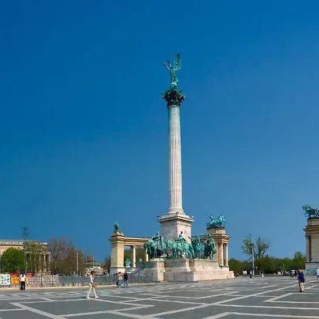 Little Americas Detroit * Budapest