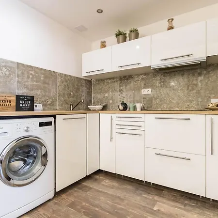 Katarina Blaha Square Apartment Budapest