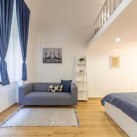 Apartment Lovely 1 Bedroom Flat With Location *