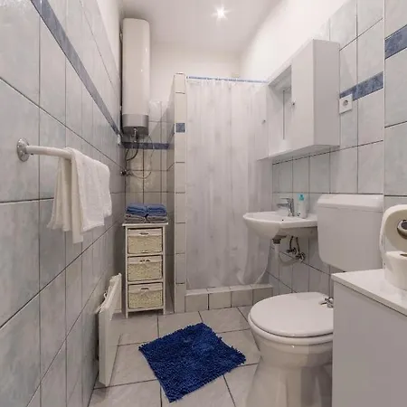 Lovely 1 Bedroom Flat With Location Budapest