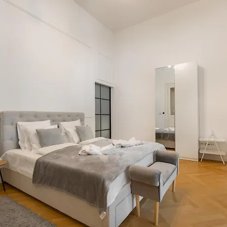 Super 2br-2bt With Balcony&view&sauna&jacuzzi * Budapest