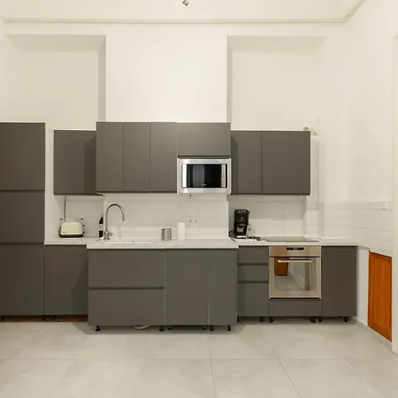 Super 2br-2bt With Balcony&view&sauna&jacuzzi Apartment Budapest