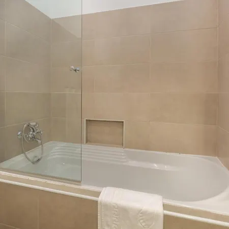 Apartment Super 2br-2bt With Balcony&view&sauna&jacuzzi *