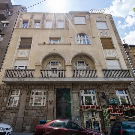 Gellert Mountain Apartment *