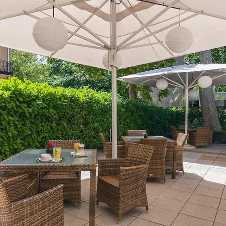 Lion's Garden Hotel 4*
