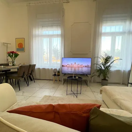 Luxury Riverside Panorama Apartament *