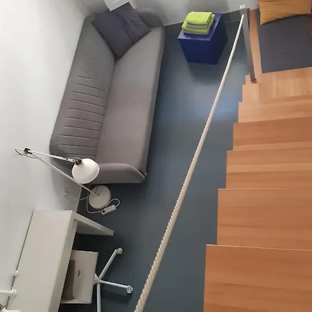 Modern Stylish 2 Bedroom Apartment *