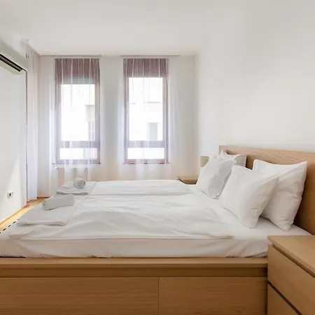 Super Central, 2-bedroom With Terrace Apartment *