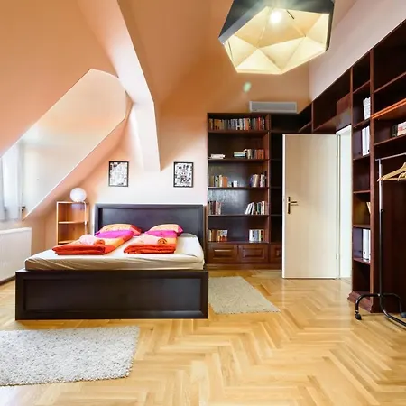 View To The Roofs Luxury With 2 Bedrooms Apartment *