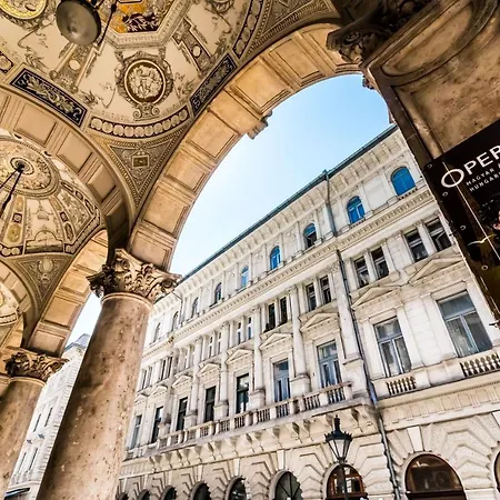 Apartment Centrum Lovely At The Opera Building