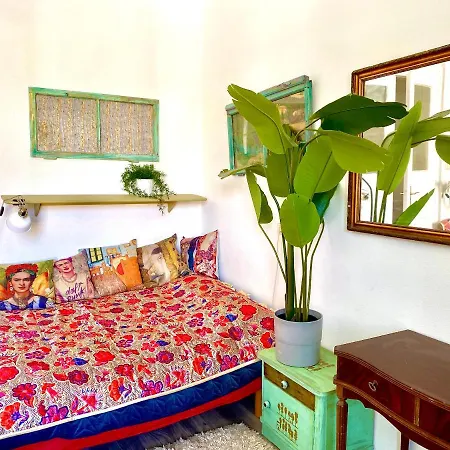 Boutique Studio Flat At City Center Apartment *