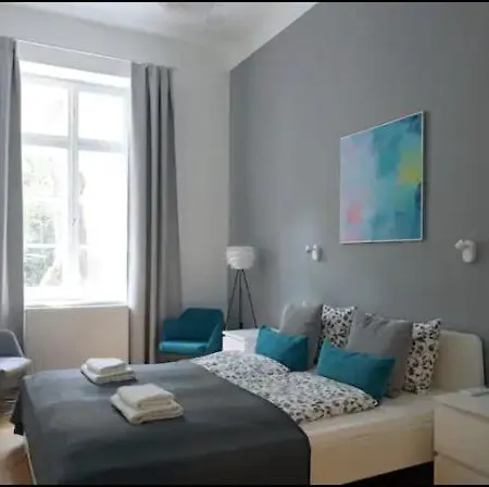 Apartment 3Bdr-2Bath-3Ac Design Apt, Central, Secured Parking, Quiet *