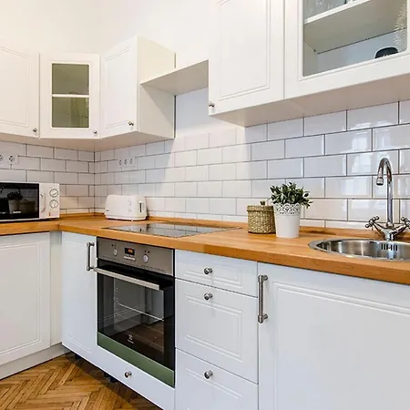 Apartment Cozy 2 Bedroom In Terez Boulevard. *