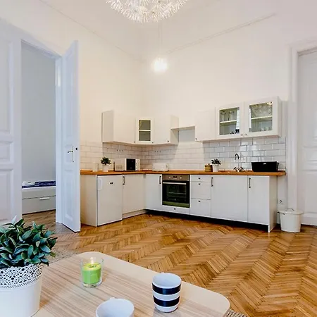 Cozy 2 Bedroom In Terez Boulevard. Apartment *
