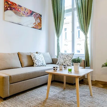 Cozy 2 Bedroom In Terez Boulevard. Apartment