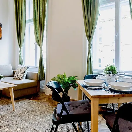 Cozy 2 Bedroom In Terez Boulevard. Apartment *