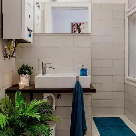 Cozy 2 Bedroom In Terez Boulevard. Apartmán *