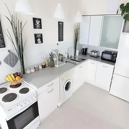 Eotvos Design Apartment *