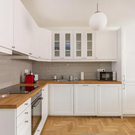 Cozy 3-bedroom In The Heart Of Apartment *