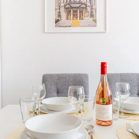 Cozy 3-bedroom In The Heart Of Budapest