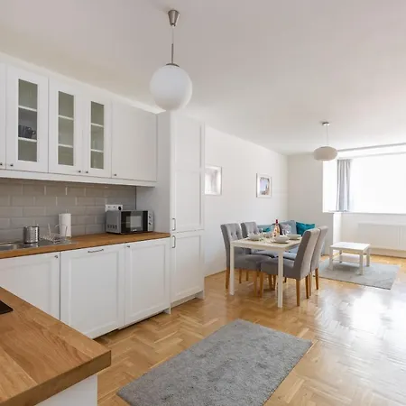 Apartment Cozy 3-bedroom In The Heart Of Budapest