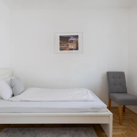Cozy 3-bedroom In The Heart Of