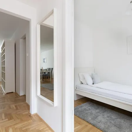 Apartment Cozy 3-bedroom In The Heart Of *