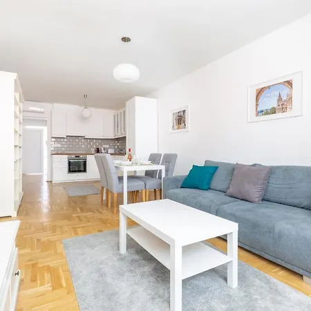 Cozy 3-bedroom In The Heart Of *